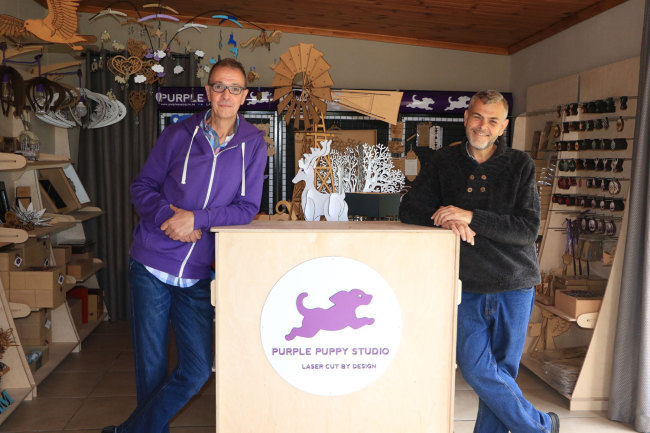 Photo taken on October 28, 2019 shows Pieter De Villiers (right) and Riaan Kirstein (left) in their Purple Puppy Studio. [Photo: China Plus/Gao Junya]
