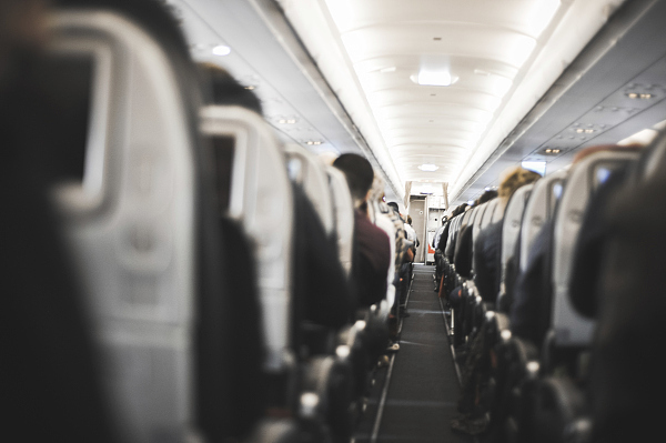 Passengers flying with JetBlue or Spirit shouldn't wash their hands with the water in the airplane's bathrooms, and better skip the tea and coffee service, a study on airline water quality advised. [Photo: VCG]