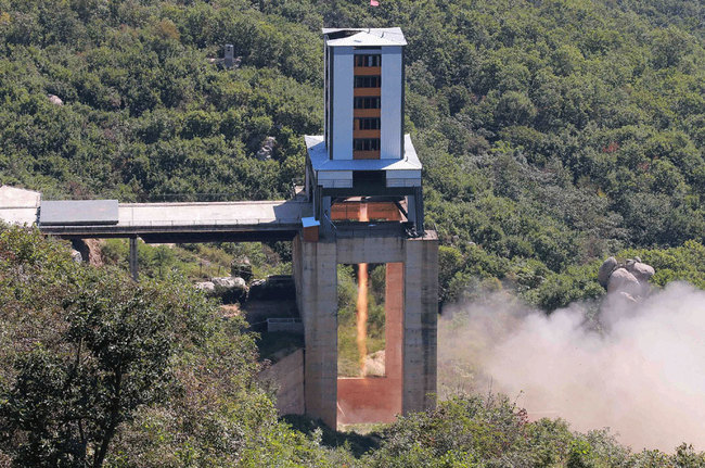 This undated picture released from North Korea's official Korean Central News Agency (KCNA) on September 20, 2016 shows the ground jet test of a new type high-power engine of a carrier rocket for the geo-stationary satellite at the Sohae Space Center in North Korea. [File photo: KCNA / AFP]