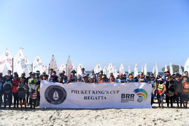 Participants pose for a group photo after the Belt and Road Regatta Thailand in Phuget on Dec 7, 2019. [Photo provided to China Plus]