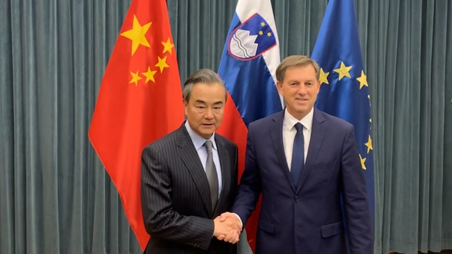 Chinese State Councilor and Foreign Minister Wang Yi (L) shakes hand with his Slovenian counterpart Miro Cerar, Ljubljana, Slovenia, December 14, 2019. [Photo: CGTN]