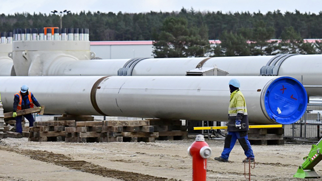 Men work at the construction site of the so-called Nord Stream 2 gas pipeline in Lubmin, northeastern Germany, on March 26, 2019. [Photo: AFP]