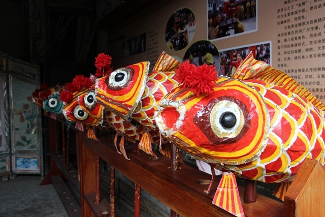 （新春走基层）客家民俗闹新春——鲤鱼灯舞表演在广东梅州大埔举行