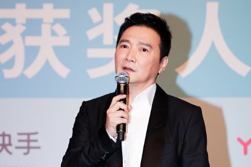 Wang Jun, režisér Malá shledaná, vyhrává cenu za nejlepšího režiséra. / CFP