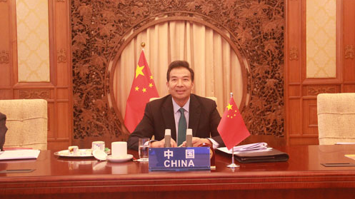 Náměstek čínského ministra zahraničních věcí Luo Zhaohui přednáší projev při videokonferenci Regionálního fóra ASEAN v Pekingu dne 12. září 2020. Fotografie: Čínské ministerstvo zahraničních věcí