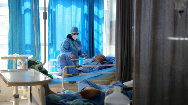 Oddělení v nemocnici Rasoul Akram po náhlém nárůstu případů COVID-19, což vedlo k dosažení plné kapacity; Teherán, Írán, 20. října 2020. / Getty