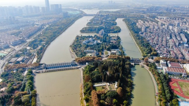 Projekt ochrany vody v Jiangdu (Ťiang-tu) v Yangzhou (Jang-čou) ve východočínské provincii Jiangsu (Ťiang-su) dne 14. listopadu 2020. Fotografie: tisková agentura Nová Čína / Xinhua