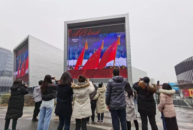 Synchronní přehrávání na velké obrazovce Ultra HD v Šanghajském mezinárodním mediálním přístavu