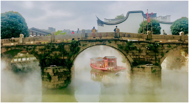 Most Santong (San-tchung) v historické čtvrti Shangxiahang (Šang-sia-chang) v centru Fuzhou (Fu-čou). [Fotografie: Elyar Najmehchi pro chinadaily.com.cn]