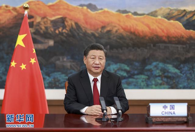 Čínský prezident Xi Jinping přednáší důležitý projev na 3. Mírovém fóru v Paříži prostřednictvím videa dne 12. listopadu 2020. Fotografie: Li Xueren (Li Süe-žen) / tisková agentura Nová Čína