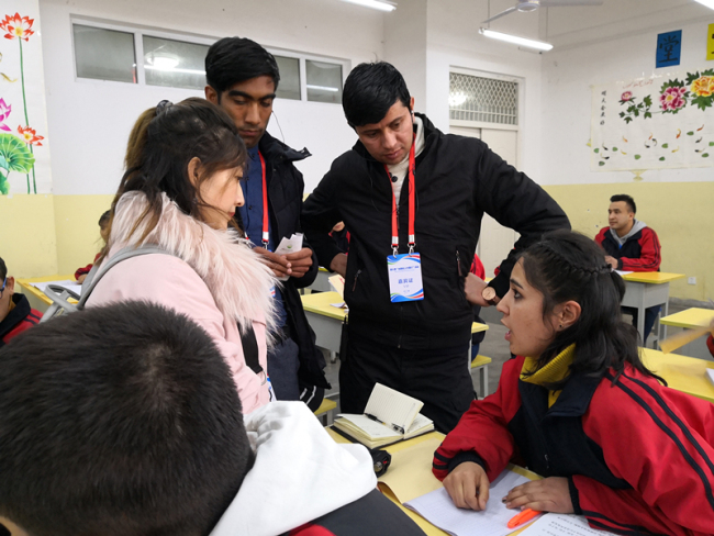 Periodistas extranjeros visitan Centro de Formación Profesional de Xinjiang