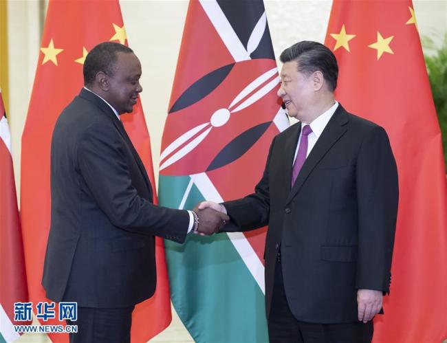 Xi Jinping se reúne con presidente de Kenia