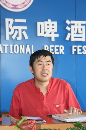 Asesor en jefe de la Oficina municipal de la Fiesta de la Cerveza en Qingdao, Lin Xingyu