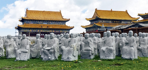 Estatuas de arhats budistas.