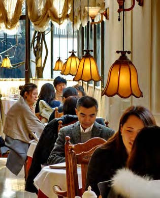 Las cafeterías son lugares concurridos por los shanghaineses.
