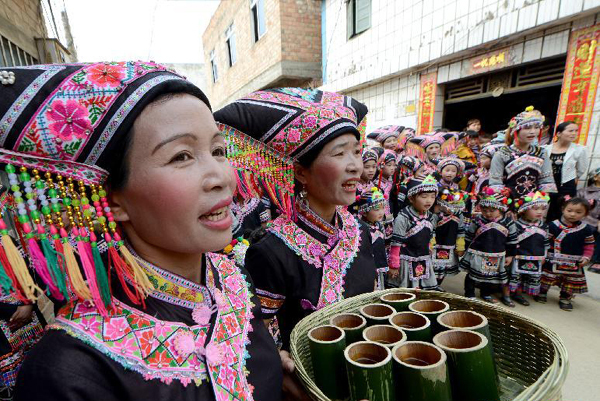Costumbres de las minorías étnicas en la Fiesta de la Primavera (ii)