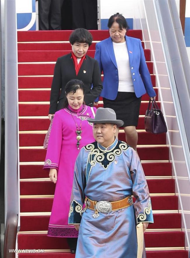 Les délégués au 19e Congrès national du PCC arrivent à Beijing