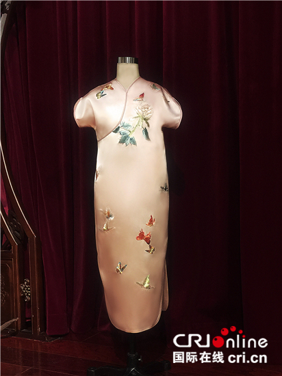 Le designer Laurence Xu : la robe qipao conçue pour la petite-fille de Donald Trump incarne l’amitié sino-américaine
