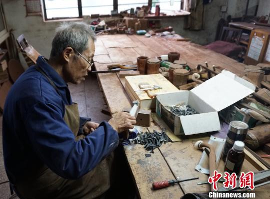 Dans des ateliers de fabrication d’erhu à Wuxi