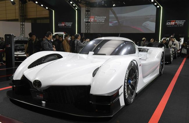 Toyota Gazoo Racing présente sa voiture de route « GR Supersport Concept », lors du Salon de l'auto de Tokyo 2018 à Makuhari Messe, à Chiba, au Japon.
