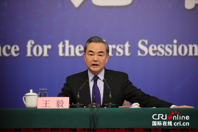 (Deux Sessions) Conférence de presse du ministre chinois des AE