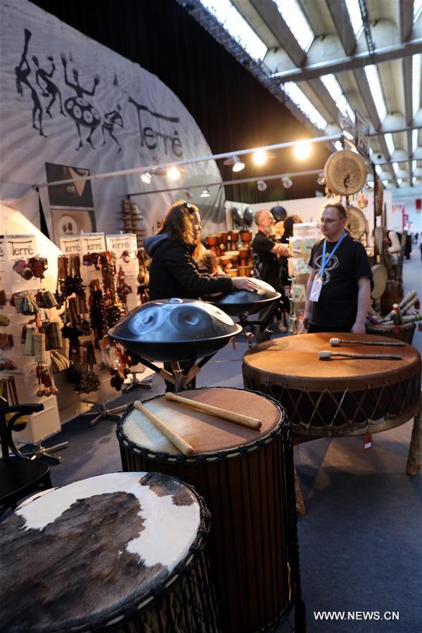 Un coin du salon Musikmesse à Francfort, en Allemagne, le 11 avril 2018. Musikmesse, qui se déroule du 11 au 14 avril, est le Salon international des instruments de musique et des partitions, de la production et du marketing de la musique. (Photo : Luo Huanhuan)