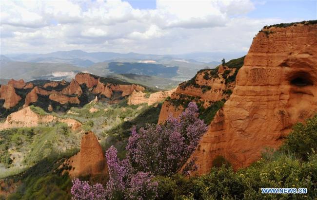 La photo prise le 28 avril 2018 montre la vue de Las Médulas dans la province de León, en Espagne. (Xinhua/Guo Qiuda)