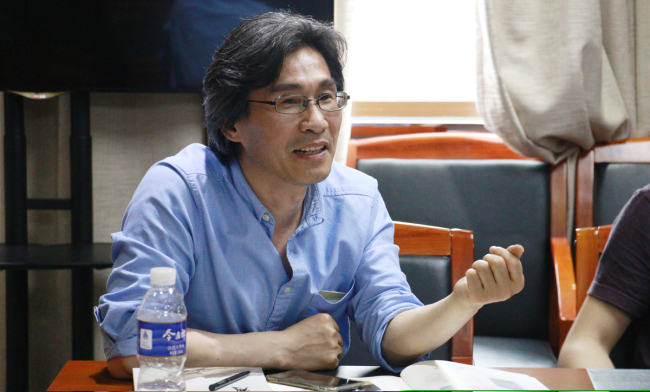 Shu Cai, poète et traducteur de poésies, insiste sur la lecture littéraire en langue maternelle (Photo fournie par CCTSS)