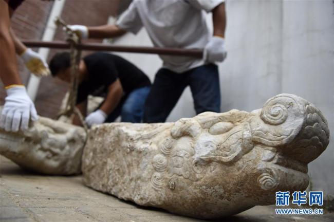 Quatre objets anciens retournés au parc Yuanmingyuan