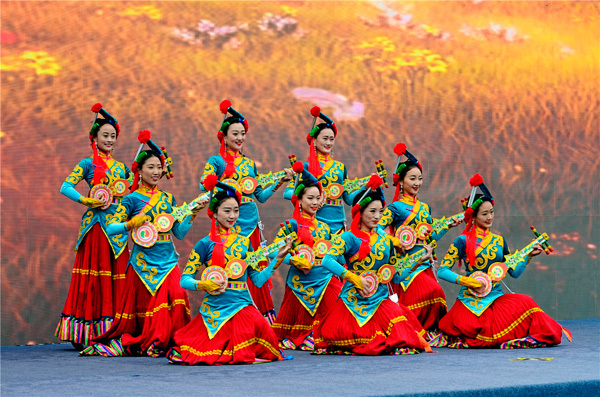 Le spectacle durant la cérémonie d’ouverture (photo/Zhang Liping)