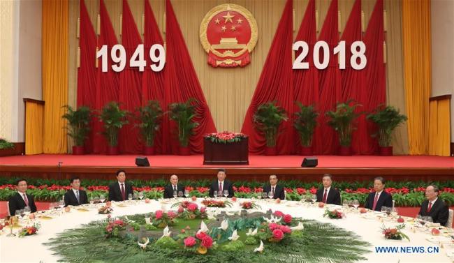 Le Conseil des Affaires d'Etat chinois a organisé une réception à la veille de la fête nationale