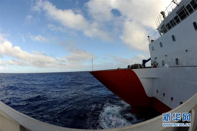 Le 3 décembre, le navire scientifique multifonctionnel Shenkuo est arrivé dans l'océan Pacifique. Le lendemain, ce navire a réalisé avec réussite des tests de flotteurs profonds, envoyés à 4500 mètres de profondeur, grâce au système de satellites Beidou.