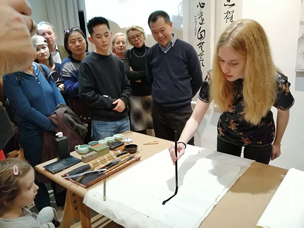 Le conservateur de Musée de la peinture et de la calligraphie Chengyuan de Chengdu s’est rendu en France pour développer les échanges en calligraphie