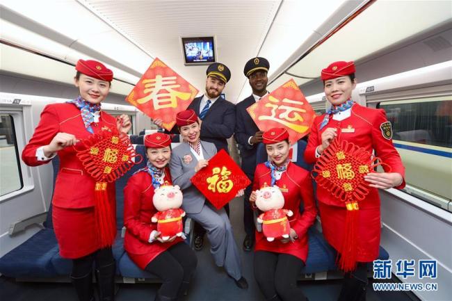 Des agents de bord étrangers dans les trains chinois pour Chunyun