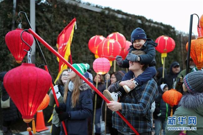 Une série d’activités, dont un défilé de lanternes et une danse du lion, ont été organisées le 9 février à l’Institut d'art de Chicago pour célébrer le Nouvel An chinois. L’évènement a attiré des centaines d’habitants locaux.