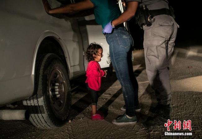 World Press Photo 2019 : l’image d’une fillette en pleurs à la frontière mexicaine primée