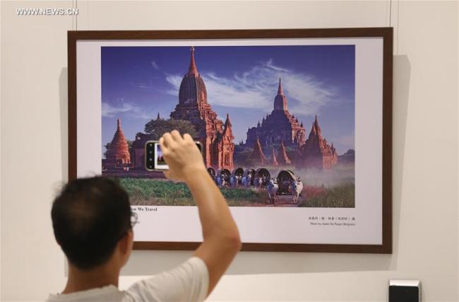 Exposition de photos intitulée "Notre Route de la Soie" à Yangon au Myanmar, le 23 avril 2019. (Photo : U Aung)