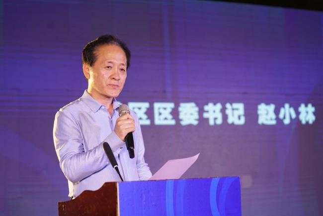 Le secrétaire du comité du parti du district Yanta de Xi’an Zhao Xiaolin prononce un discours.