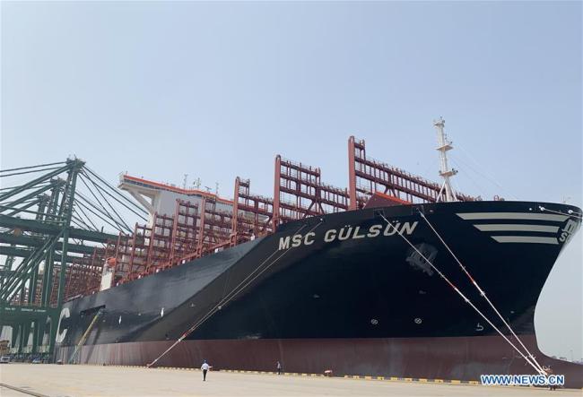 Le plus grand porte-conteneurs du monde prend la mer à Tianjin