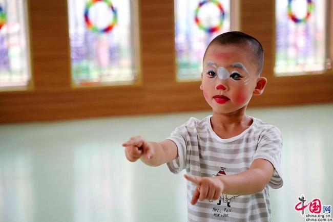 Une école maternelle du Hebei ouvre une classe d'opéra Sixuan