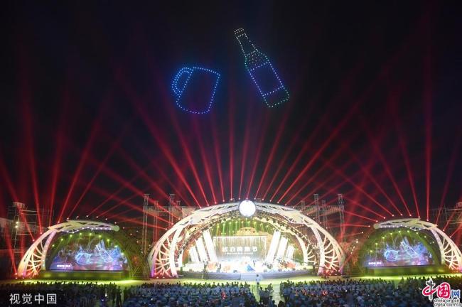 Représentation de 300 drones à la Fête internationale de la bière de Qingdao