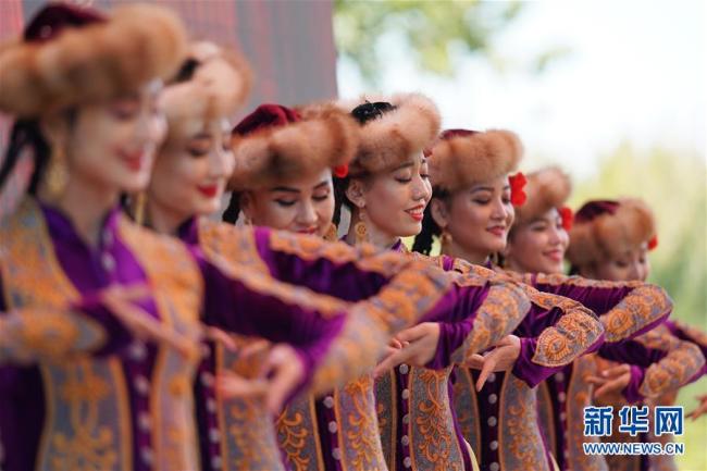 Photos : la Journée du Xinjiang à l’Exposition internationale horticole de Beijing