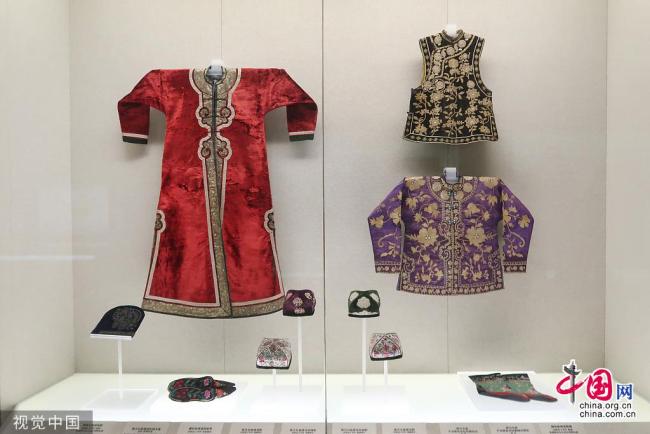 Ouverture d’une exposition sur l'artisanat des minorités à Shanghai