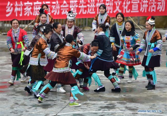 Guangxi : rencontres sportives à l'approche du Nouvel An de l'ethnie Miao