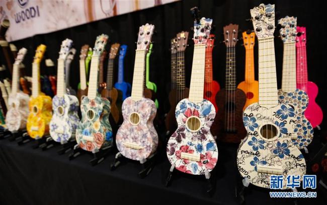 ​Des instruments de musique chinois présentés dans une exposition d'instruments de musique en Californie