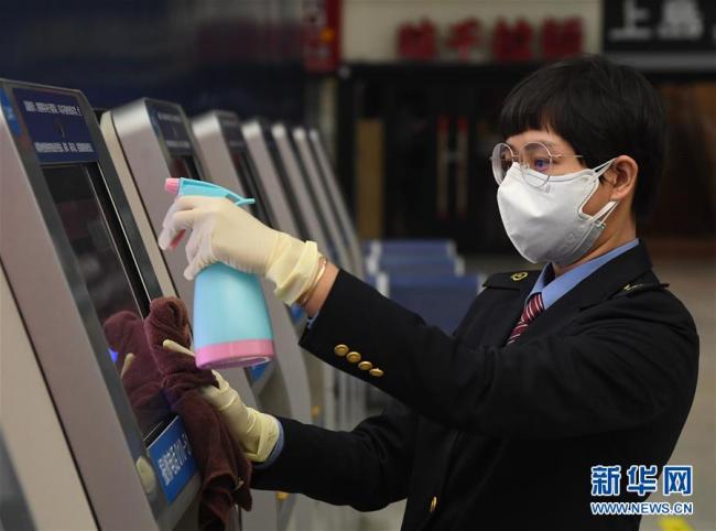 Les efforts de désinfection intensifiés à la gare du Sud de Beijing pour assurer la sécurité des déplacements