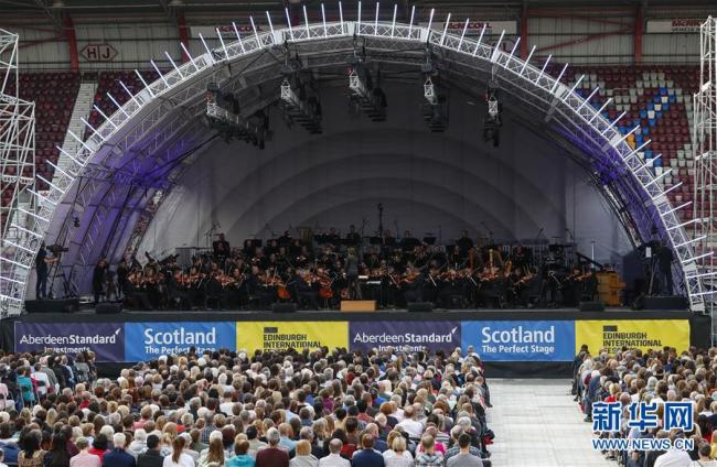 L’orchestre philarmonique de Los Angeles s’est produit le 2 août 2019 au Festival international d’Édimbourg. (Photo: Han Yan/Xinhua)