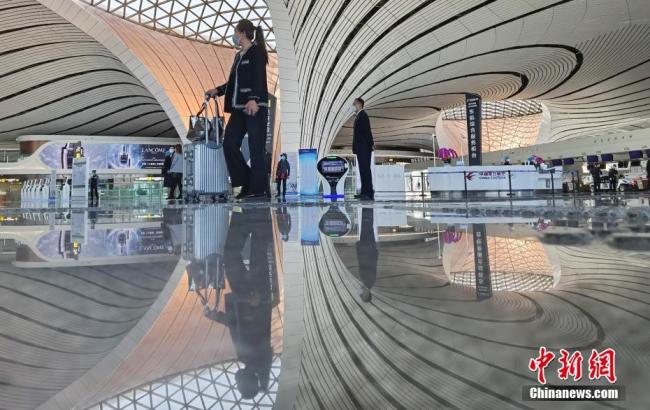 Le 26 avril, le comptoir de la compagnie aérienne Eastern Airlines, à l’aéroport international Daxing de Beijing