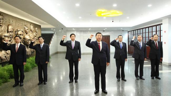 Le 31 octobre 2017, dans le Mémorial du premier Congrès du Parti communiste chinois à Shanghai, Xi Jinping a conduit les autres membres de la Commission permanente du Bureau politique du Comité central du PCC à reciter le serment d'adhésion au Parti.