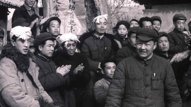 Xi Zhongxun dans la réunion de mobilisation de la défense de Yan'an